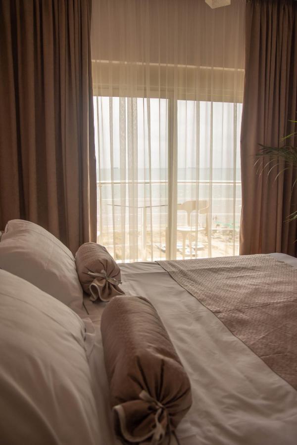 Wave Beachfront Apartments Durrës Zewnętrze zdjęcie