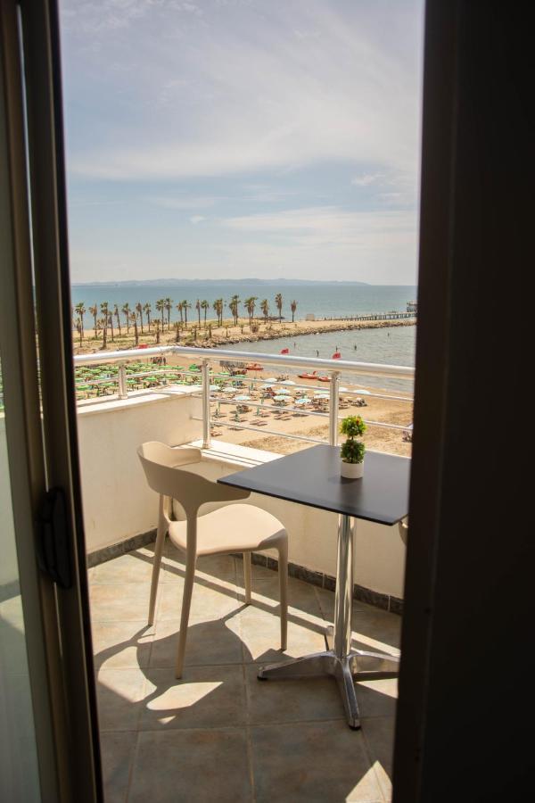 Wave Beachfront Apartments Durrës Zewnętrze zdjęcie