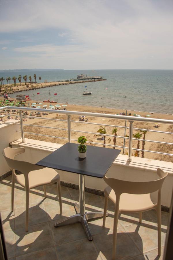 Wave Beachfront Apartments Durrës Zewnętrze zdjęcie