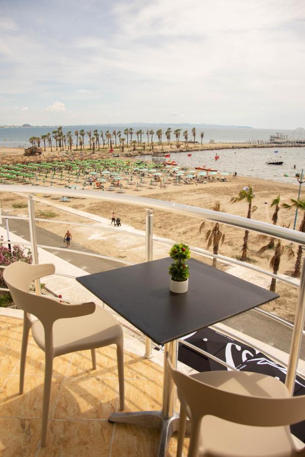 Wave Beachfront Apartments Durrës Zewnętrze zdjęcie