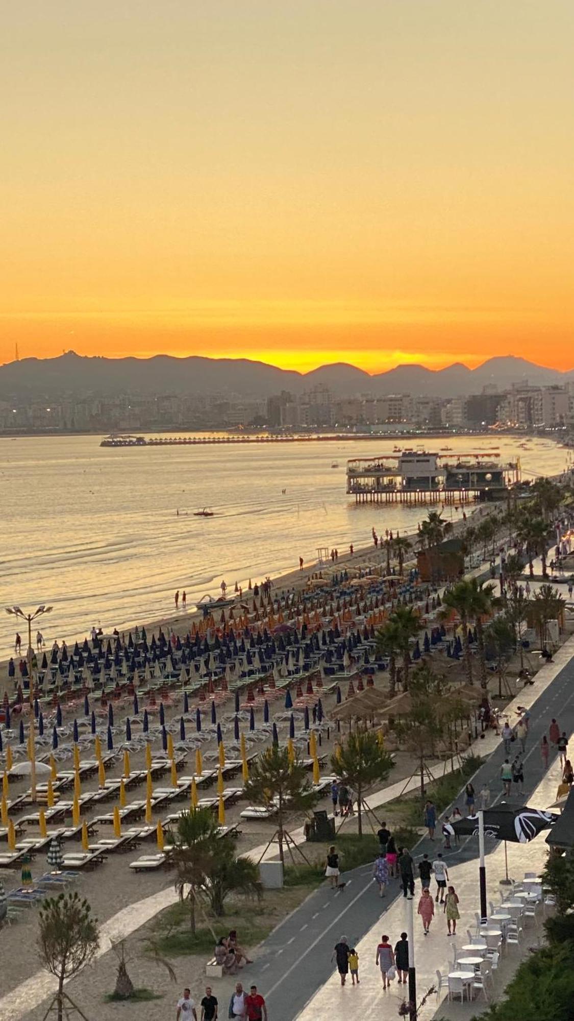 Wave Beachfront Apartments Durrës Zewnętrze zdjęcie