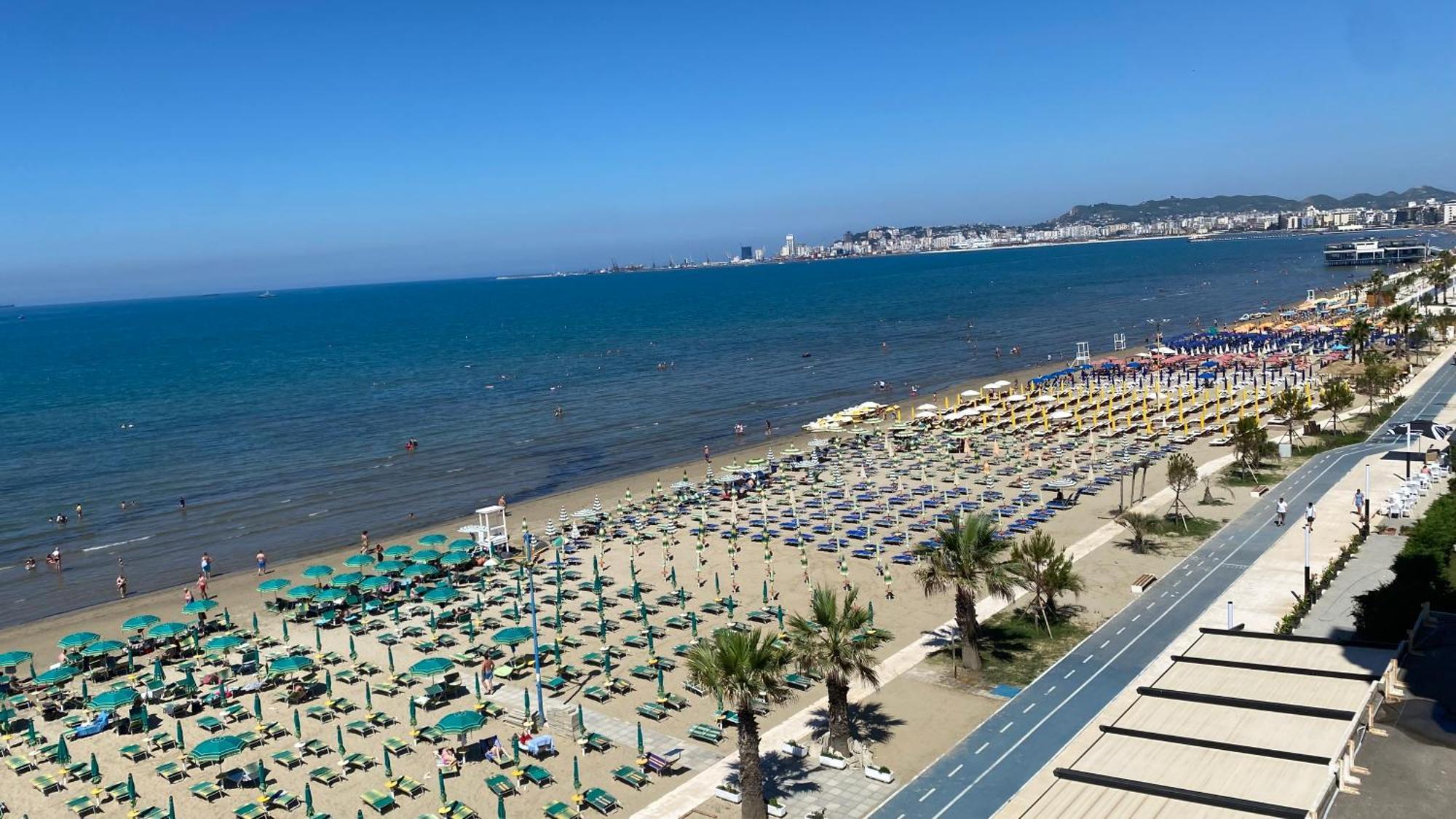 Wave Beachfront Apartments Durrës Zewnętrze zdjęcie