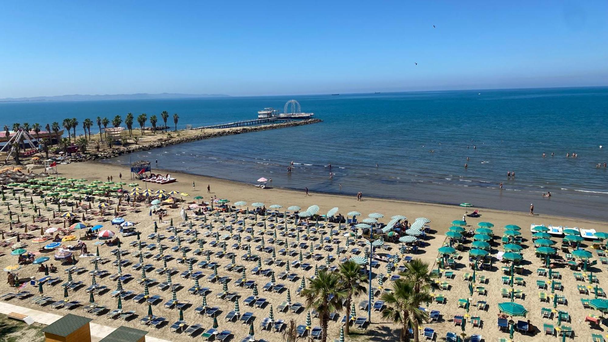 Wave Beachfront Apartments Durrës Zewnętrze zdjęcie
