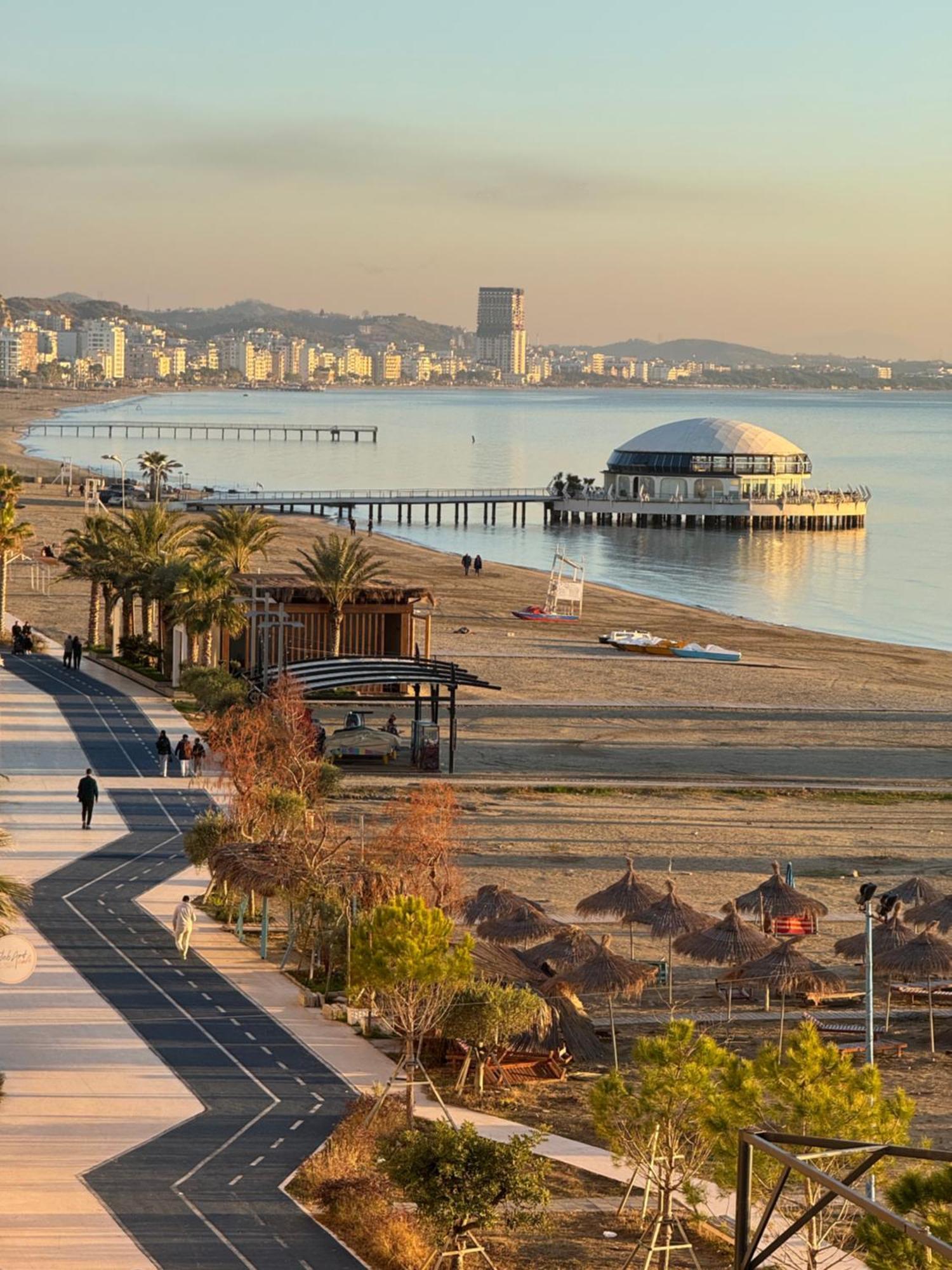 Wave Beachfront Apartments Durrës Zewnętrze zdjęcie